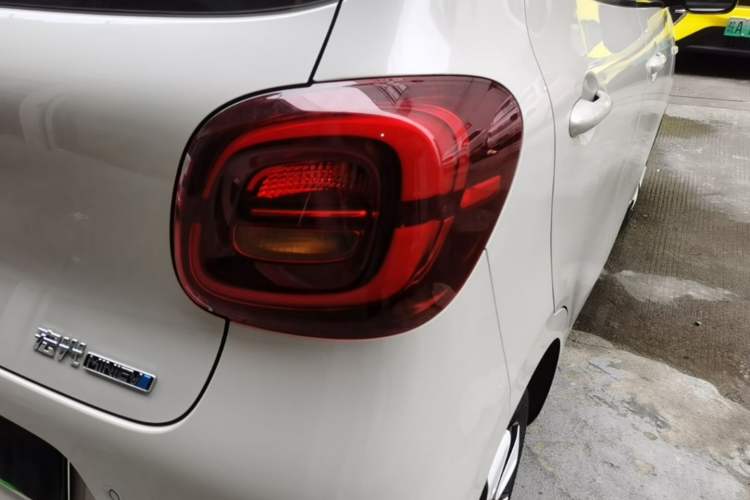 Used Wuling Hongguang MINIEV 2025 Four-Door Version Advanced Edition Exterior 3