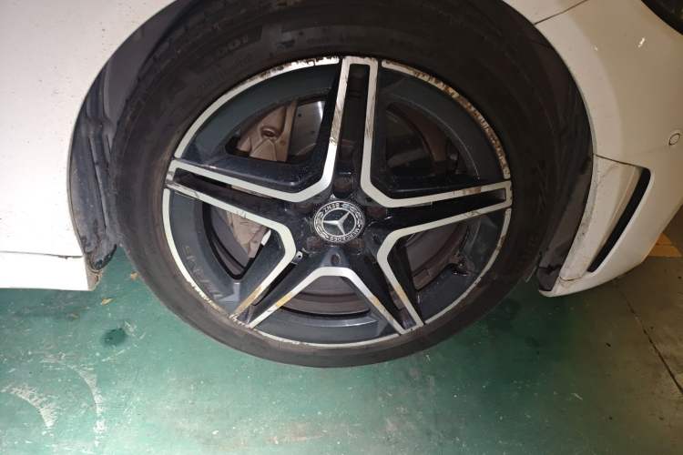 Used Mercedes-Benz C-Class 2019 C 260 Coupe Right Front Wheel Hub