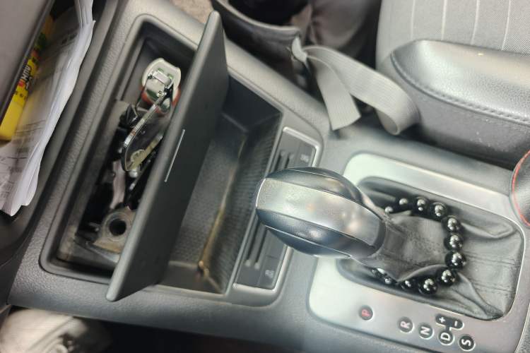 Used Volkswagen Tiguan 2015 1.8TSI Automatic Two-Wheel Drive Trend Edition Gear Lever