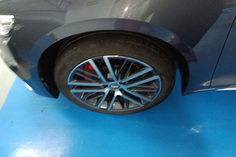 Used Geely Auto Preface 2021 2.0TD Flagship Edition Left Front Wheel Hub