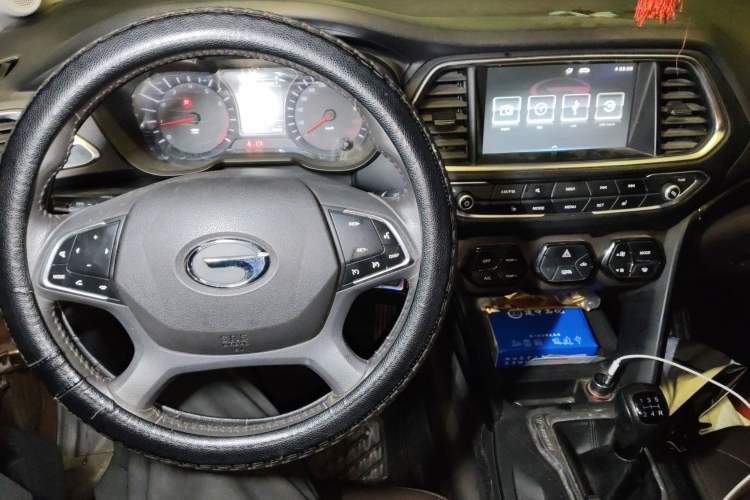 Used GAC Trumpchi GS4 2017 235T Manual Two-Wheel Drive Luxury Edition Audio And AC Panel