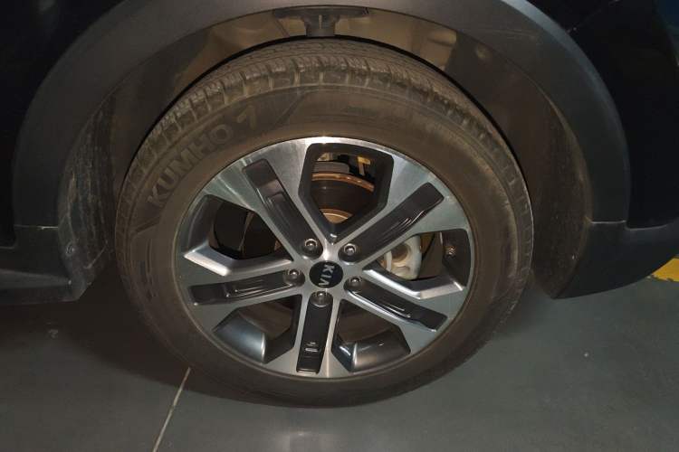 Used Kia Sportage R 2019 2.0L Automatic Smart Luxury Edition Right Front Wheel Hub