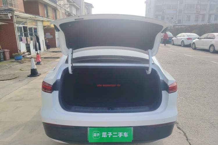 Used Roewe D6 2025 450km Deluxe Edition
