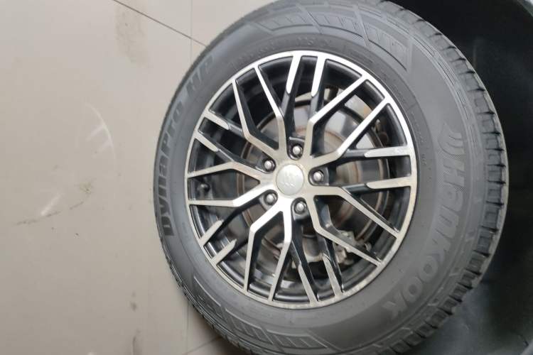 Used Buick Envision 2017 28T Four-Wheel Drive Elite Model Right Rear Wheel Hub