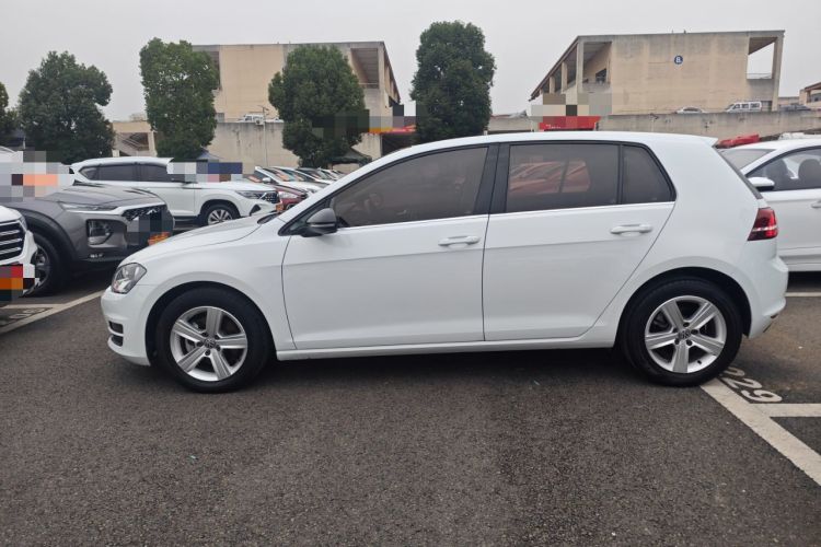 Used Volkswagen Golf 2017 1.6L Automatic Comfort Million-Vehicle Anniversary Edition
