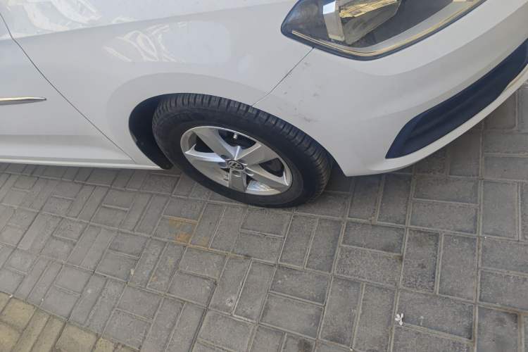 Used Volkswagen Santana 2016 1.6L Manual Fashion Edition Right Front Wheel Hub