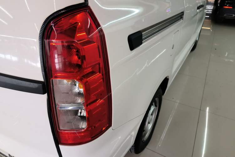 Used Wuling Hongguang V 2021 1.5L Jingqu Version LAR Right Rear Taillight