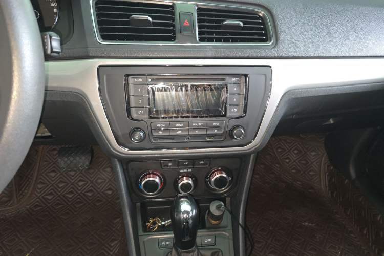 Used Volkswagen Lavida 2018 Classic 1.5L Automatic Fashion Edition China VI Standard