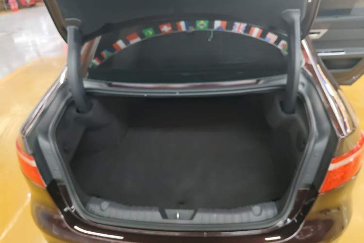 Used Jaguar XFL 2019 XFL 2.0T 250 PS Two-Wheel-Drive Luxury Edition