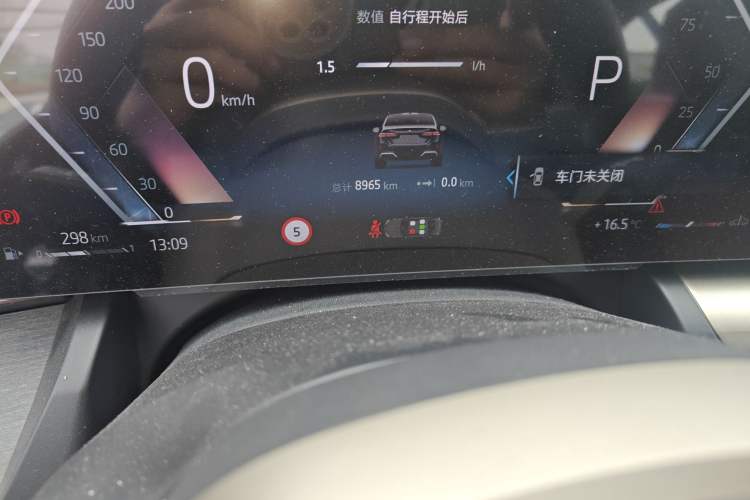 Used BMW 5 Series 2025 530Li Luxury Edition M Sport Package Odometer Close Up