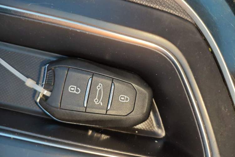 Used Peugeot 5008 2017 380THP 7-Seater Elite Edition
