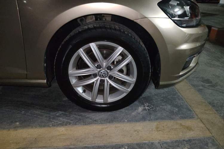 Used Volkswagen Golf 2019 1.6L Automatic Comfort Model China V Standard Right Front Wheel Hub