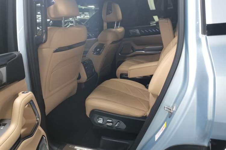 Used Formula Leopard 8 2025 Smart & Brave Flagship Edition 6 Seats