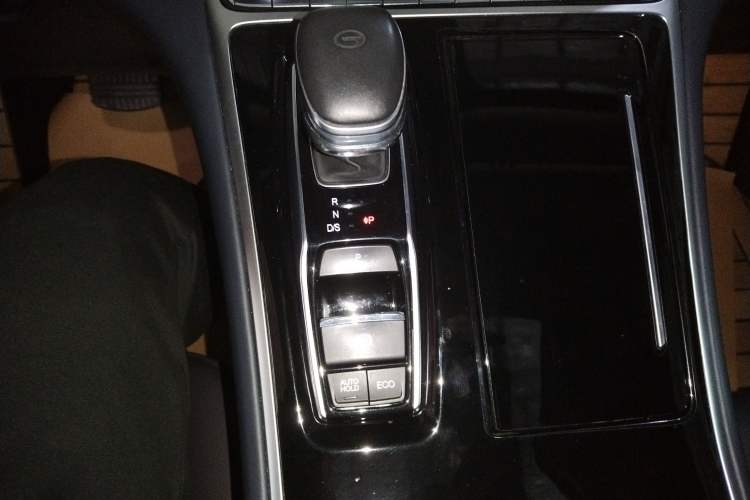 Used GAC Trumpchi M8 2021 Lingxiu Series 390T Deluxe Edition Gear Lever