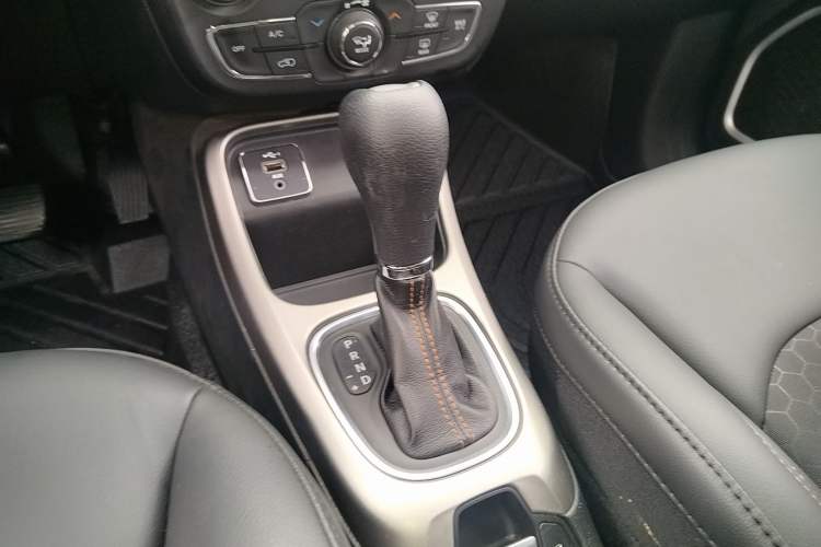 Used Jeep Compass 2019 220T Automatic Enjoyment Version Gear Lever