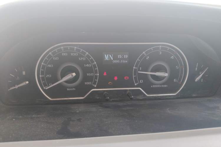 Used SAIC MAXUS Xintu V80 2018 2.5T AMT Elite Edition Short Wheelbase Mid-Roof Design 5-6 Seater Instrument Cluster