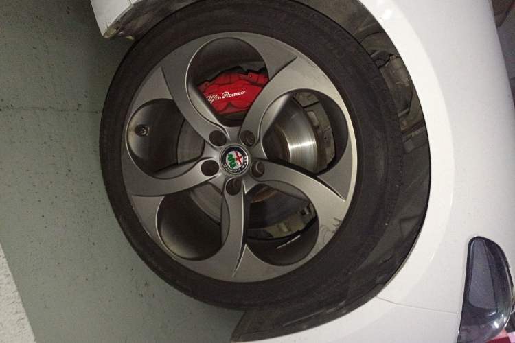 Used Alfa Romeo Giulia 2017 2.0T 280HP Luxury Edition
