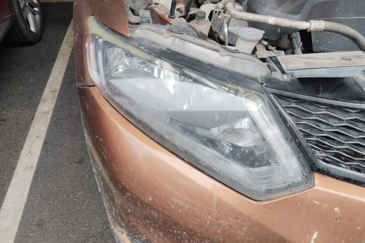 Used Nissan X-Trail 2014 2.5L CVT Luxury Edition 4WD Right Front Headlight
