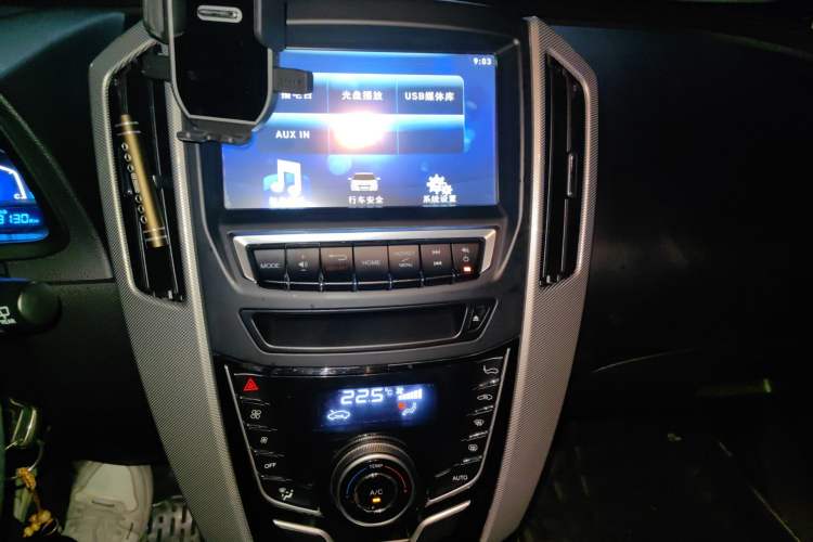 Used Luxgen U6 SUV 2015 1.8T New Innovation Upgrade Audio And AC Panel
