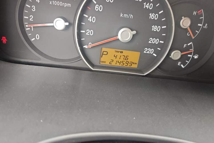 Used Kia Carens 2011 2.0L 7-Seater Automatic Standard Edition Odometer Close Up