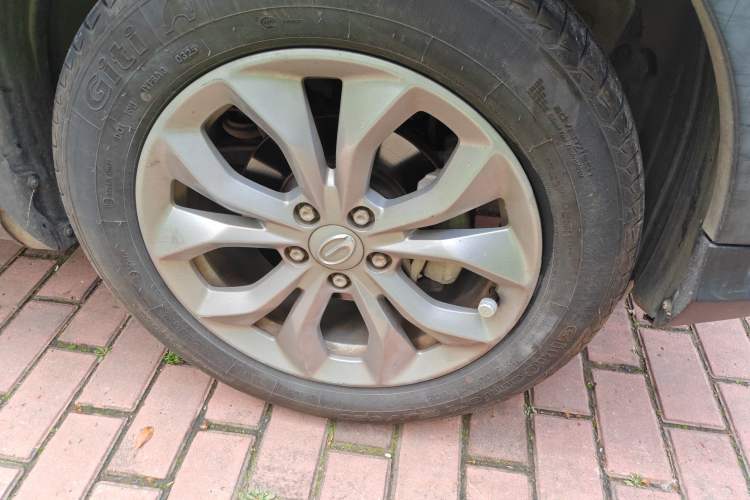 Used GAC Trumpchi GS3 2019 150N Automatic Elite Edition Right Front Wheel Hub