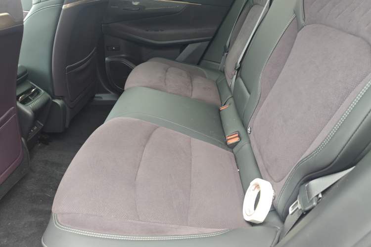Used Lynk & Co 08 EM-P 2023 220 km Limited-Time Edition Left Rear Seat