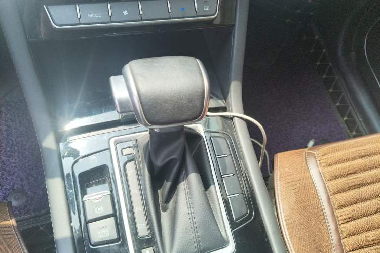 Used Sinotruk VGV U70 2020 1.5T Automatic Smart Enjoyment Elite Version 7 Seats Gear Lever