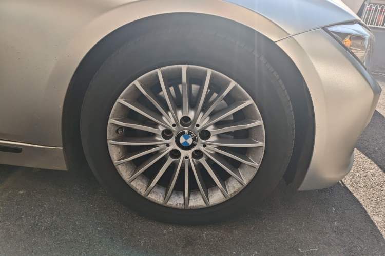 Used BMW 3 Series 2014 320Li Luxury Design Package
