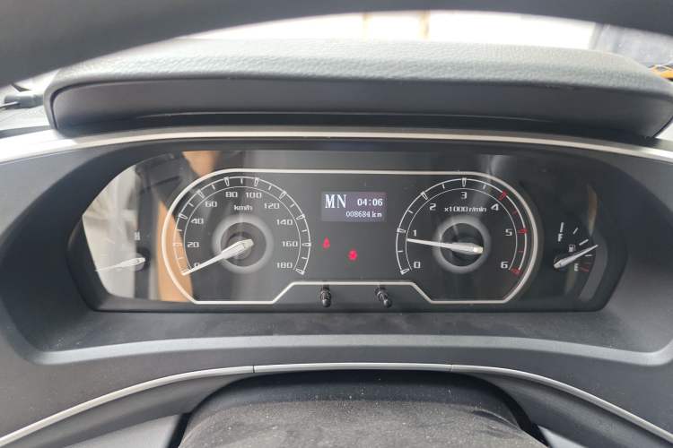 Used SAIC MAXUS Xintu V80 2024 Aotong Value Edition 6AMT Short Wheelbase Ultra-Low Roof 127 Ps 5/6 Seats Instrument Cluster