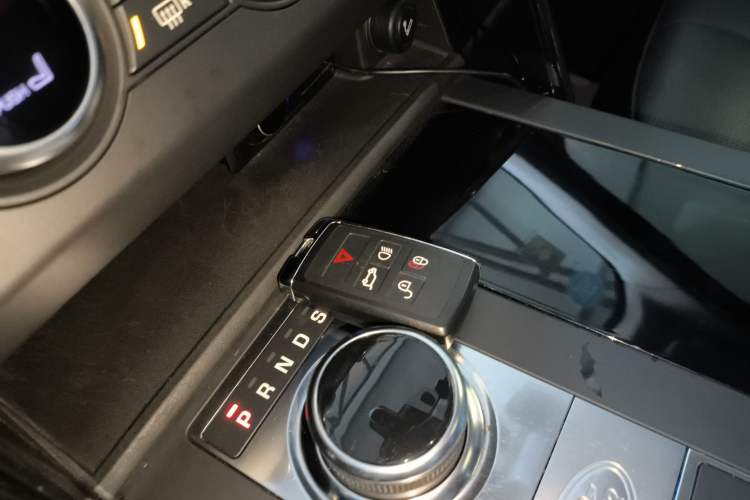 Used Land Rover Discovery 2019 3.0 SC V6 SE