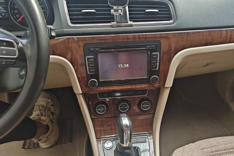 Used Volkswagen Lavida 2013 1.4 TSI DSG Luxury Navigation Edition
