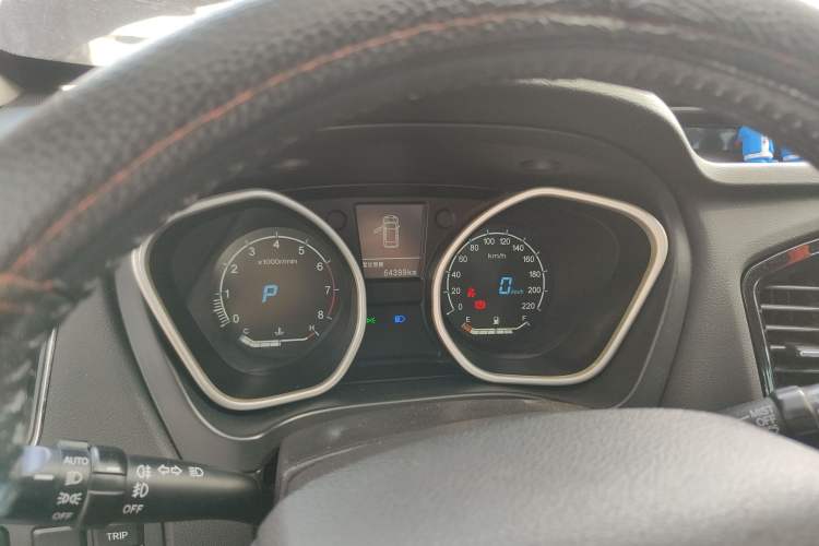 Used Geely Auto GX7 2015 Sports Edition 2.0L Automatic Luxury Upgrade Version China V Standard
