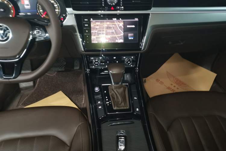 Used Volkswagen Phideon 2021 380TSI Luxury Edition Gear Lever