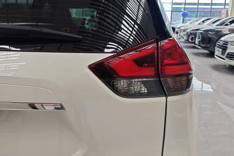 Used Nissan X-Trail 2022 2.0L Two-Wheel Drive Smart Connect & Comfort Edition Right Rear Taillight
