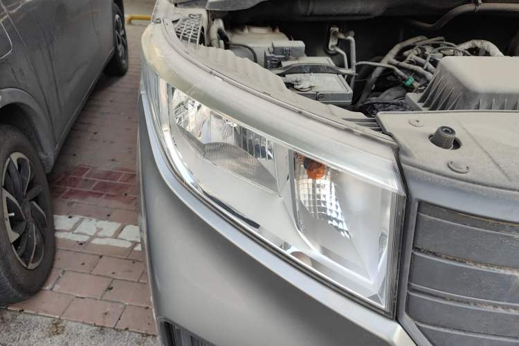 Used Wuling Hongguang PLUS 2019 1.5T Manual Standard Edition 5 Seats Right Front Headlight