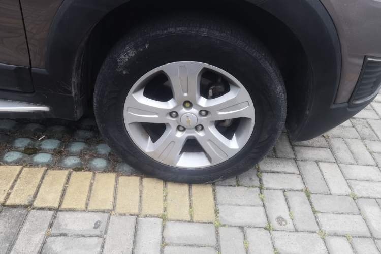 Used Chevrolet Captiva 2017 2.4L 4x4 Flagship Edition 7-Seater Right Front Wheel Hub