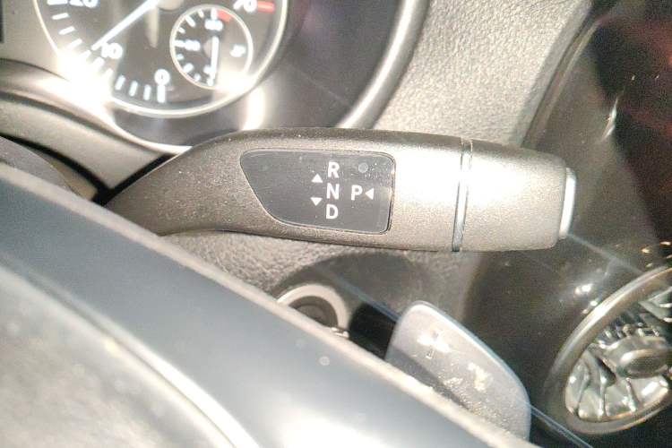 Used Mercedes-Benz Vito 2018 2.0T Elite Version 7 Seats China VI Emission Standard
