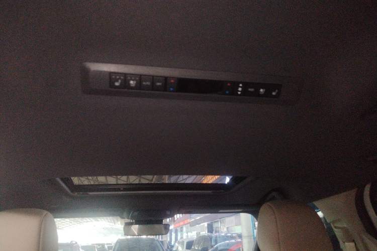 Used Toyota Sienna 2023 2.5L Hybrid Deluxe Edition
