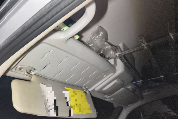 Used Dongfeng Yufeng 2023 V9+ 2.3T Manual Rear-Drive Cargo Van with Dual Rear Tires 3-Seater
