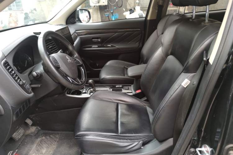 Used Mitsubishi Outlander 2019 2.0L Two-Wheel Drive Comfort Edition 5 Seats China VI Standard