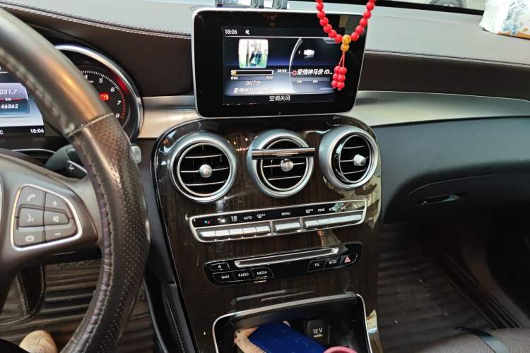 Used Mercedes-Benz GLC 2018 Facelifted GLC 260 4MATIC Dynamic Edition Audio And AC Panel