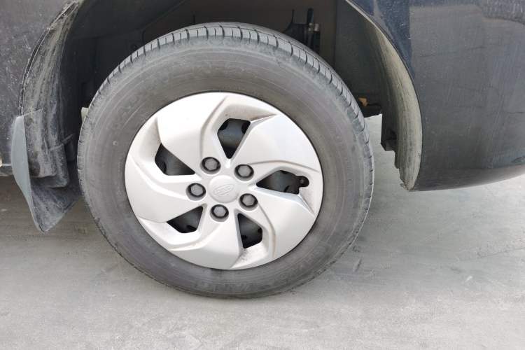 Used JAC Refine M3 2023 PLUS 1.8L 9-Seater Comfort Edition Right Front Wheel Hub