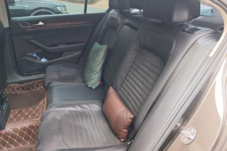 Used Volkswagen Magotan 2017 330TSI DSG Luxury Model Left Rear Seat