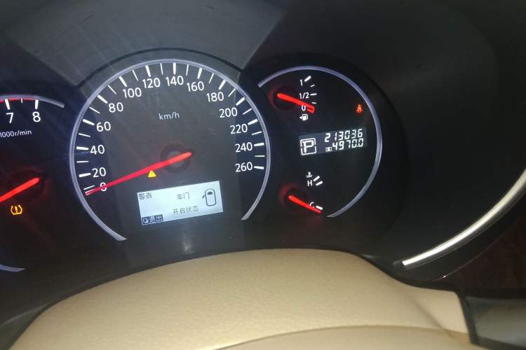 Used Nissan Quest 2015 3.5L SL Odometer Close Up