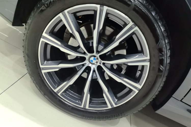 Used BMW X5 2022 xDrive40i M Sport Package Right Rear Wheel Hub