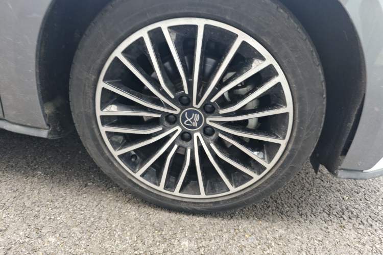 Used BYD Han 2020 DM Four-Wheel Drive Performance Edition Prestige Model Right Front Wheel Hub