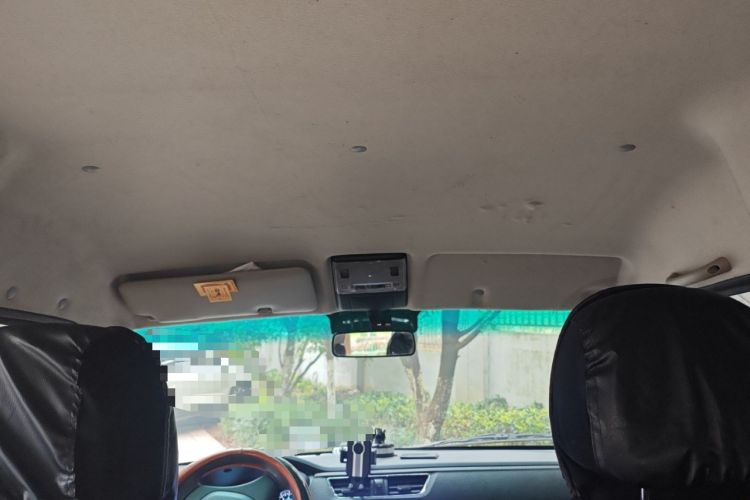 Used Jinbei Hiace X30 2023 1.5L Wealthy-Style Passenger Van 5/6/7-Seater Non-Air-Conditioned Version SWC15M