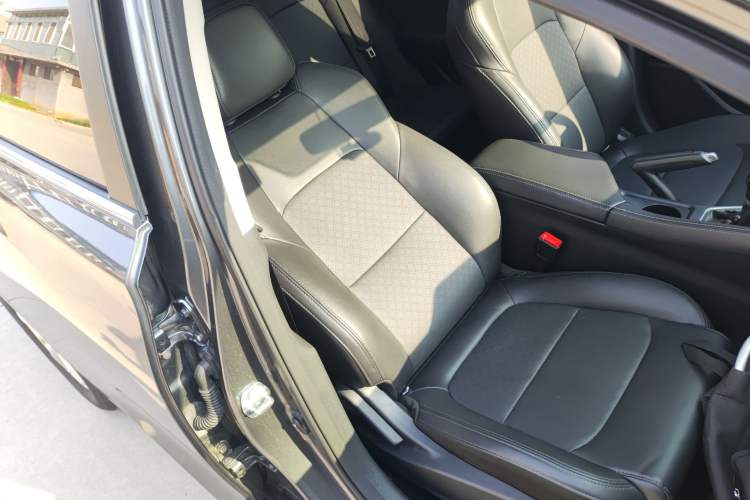 Used CHANGAN Eado 2022 PLUS 1.6L GDI Manual Elite Model Right Front Seat