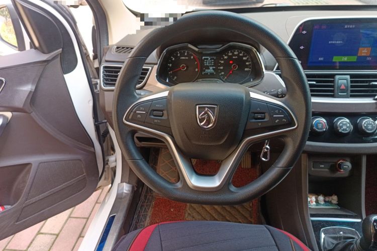 Used Baojun 310W 2017 1.5L Manual Fashion Model China V