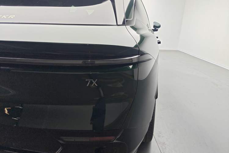 Used Zeekr 7X 2025 100 kWh Long-Range Rear-Wheel Drive with Intelligent Driving Features